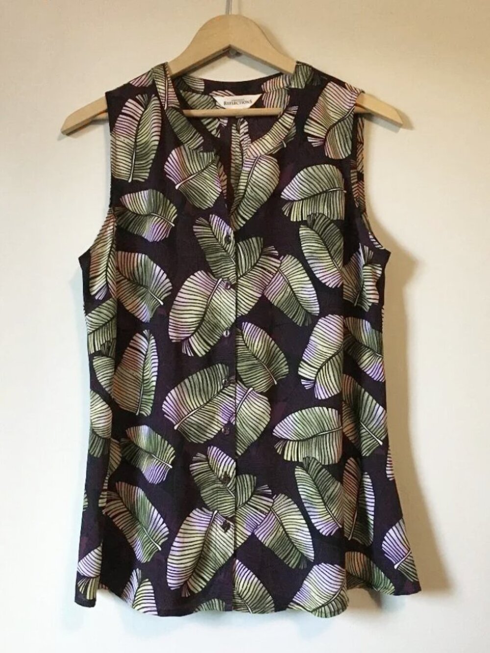Northern Reflections Plum & Lime Banana Leaf Print Button Down Tank M Moody